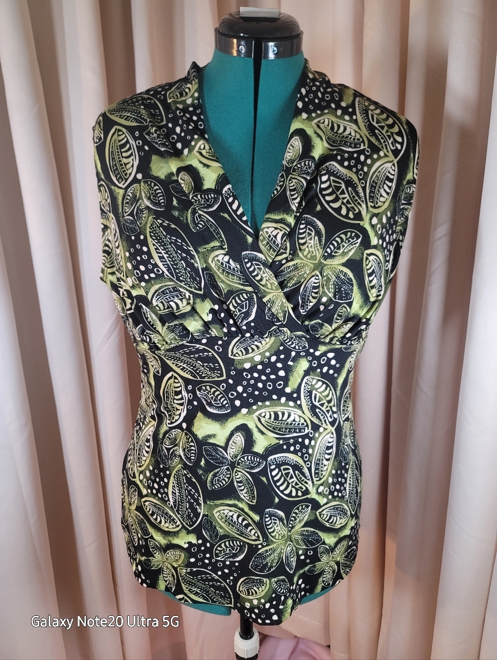 0921. EUC ~ JKLA ~ Sleeveless ~ Empire Bust ~ Very Flattering ~ XL